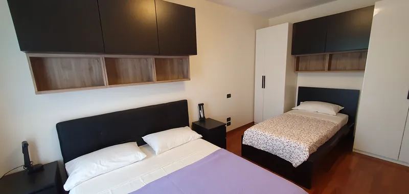 Bedroom with a double and a single bed